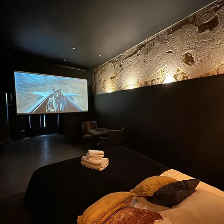 - Cinéma Et Jacuzzi Shelby *