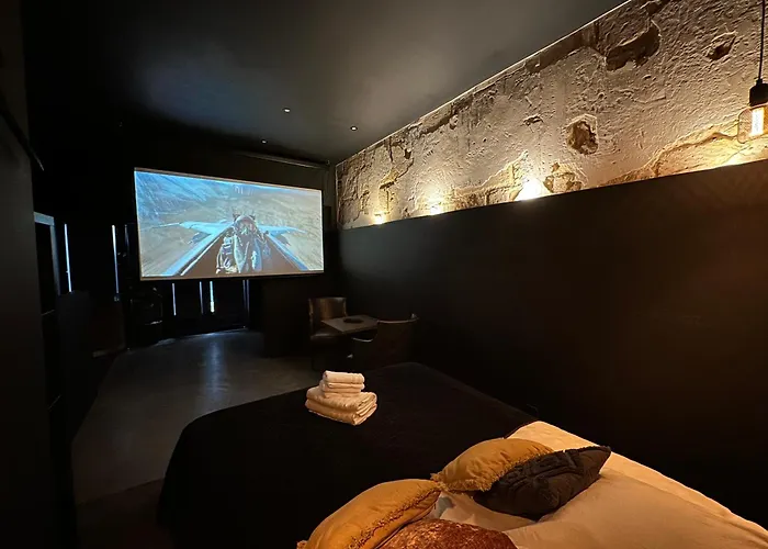 - Cinéma Et Jacuzzi Shelby *